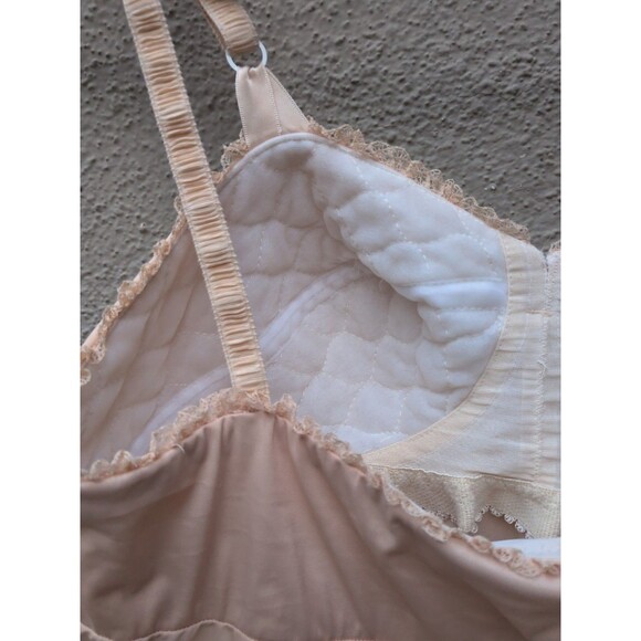 VTG Olga Bodysuit 32 B Lace Trim Legs Bust. Light Padding, Snap Closure. - Picture 11 of 16